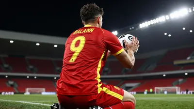 Spor yazarları, Galatasaray'ın 10 kişi kazanarak Kasımpaşa'yı 3-1 yendiği maçı değerlendirirken, Victor Osimhen'in fizik...