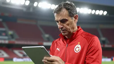 Galatasaray teknik direktörü Okan Buruk, Sporting maçında Victor Osimhen ve Mario Lemina'nın yokluğunda Barış Alper'i...