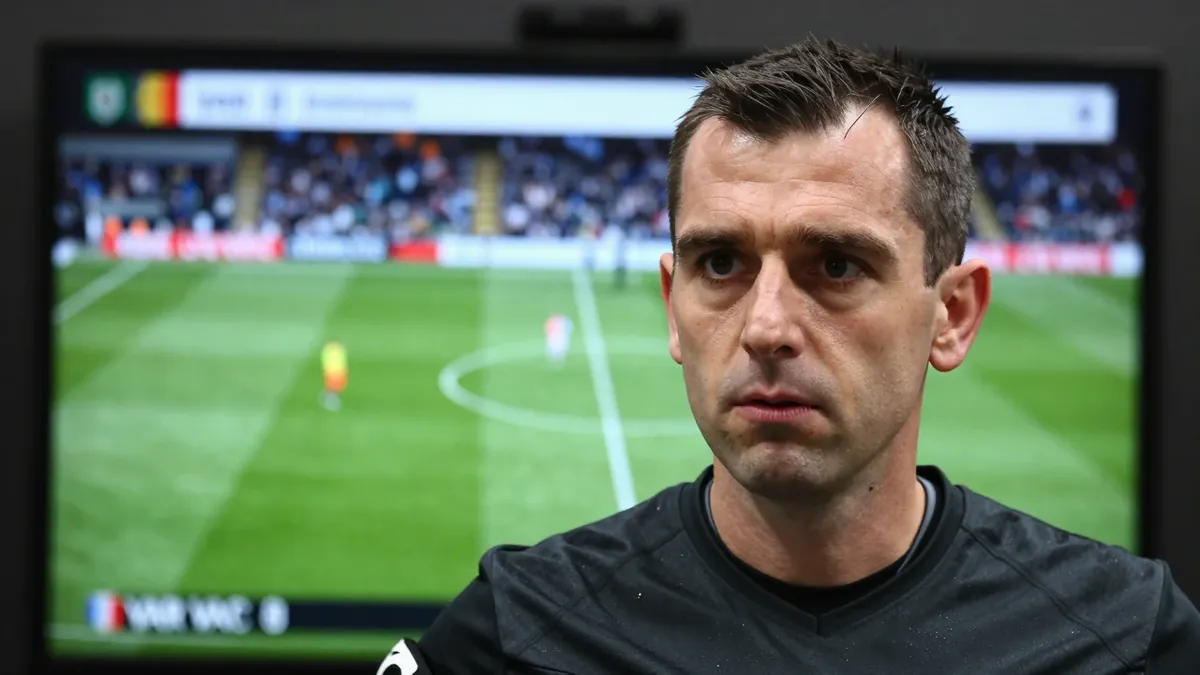 Galatasaray'ın Göztepe karşılaşmasında Video Yardımcı Hakem (VAR) olarak Polonyalı hakem Pawel Malec görev yapacak