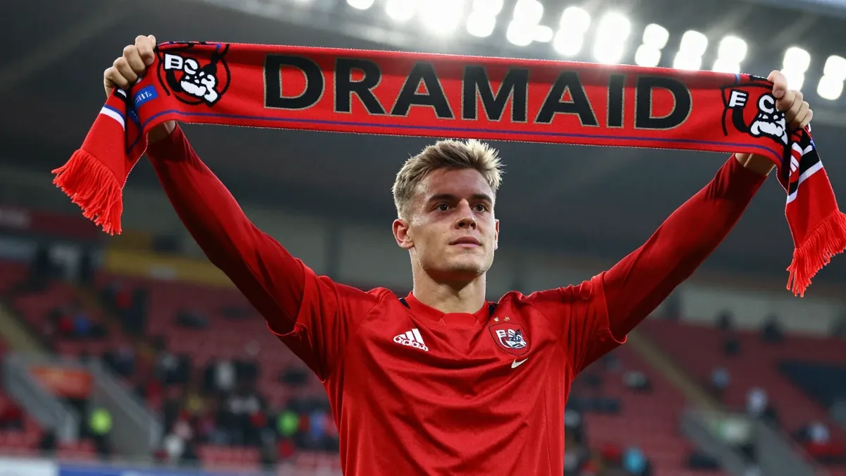 Danish striker Conrad Harder, who was on Galatasaray's radar, has completed a transfer to Strasbourg