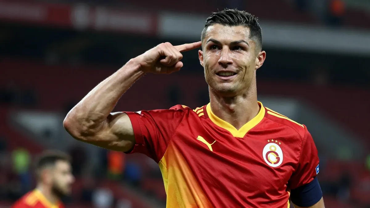Galatasaray, Süper Lig'in 3. haftasında Göztepe'yi 3-2 mağlup ederken yeni transferler Rafael Leao ve Aleksey Batrakov...