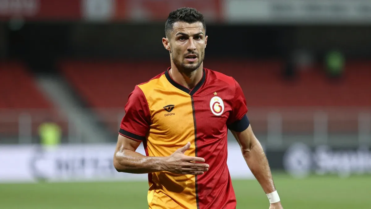 Ahmet Çakar commented on Galatasaray's 3-2 win over Göztepe in Sabah Gazetesi, criticizing referee Mehmet Türkmen's...