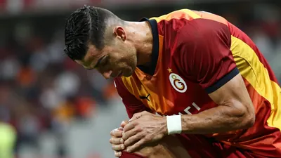 Galatasaray, Süper Lig'de liderliğini sürdürürken Victor Osimhen'in sakatlığı ve savunma sorunlarıyla Sporting Lizbon...