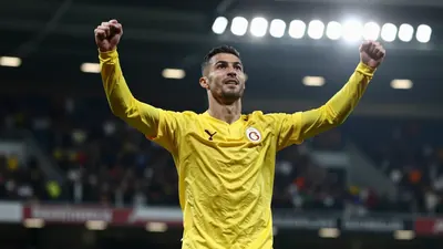 Galatasaray, Süper Lig'de zirvedeki yerini korurken, Rafael Leao ilk maçında etkili oldu, Victor Osimhen ise 25 yıllık...