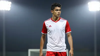 Galatasaray, 23 yaşındaki Senegalli orta saha Pape Matar Sarr'ın transferini 15 milyon euro ile tamamlamak için geri...